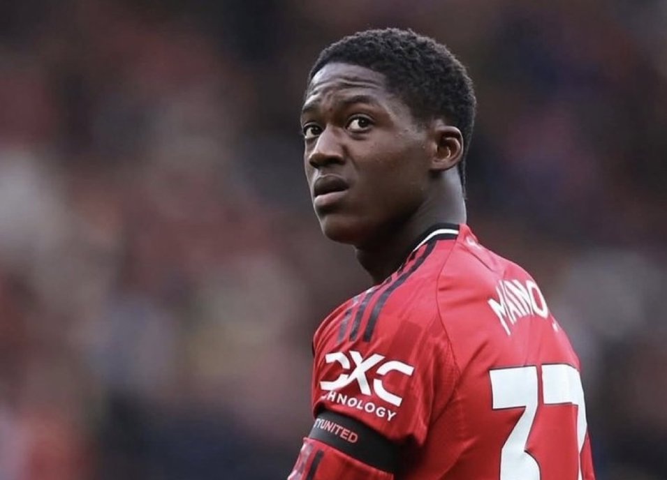 Kobbie Mainoo (7,1/10): Chơi tốt dần lên sau vài đường chuyền hỏng đầu trận. Thể hiện bản năng phòng ngự tốt trong vài tình huống.