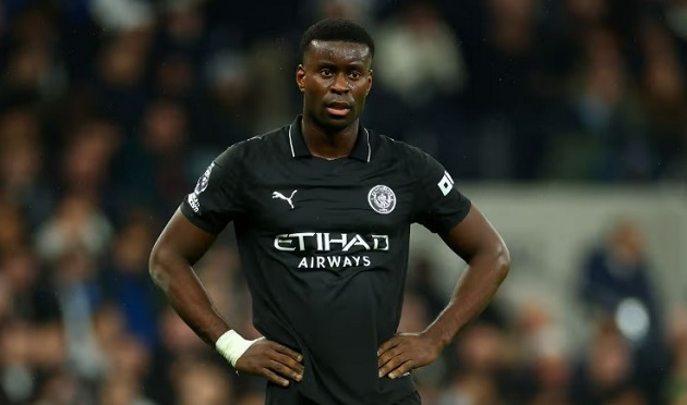 Ảnh bài viết Vì sao Guehi bị cấm đá trận Man City gặp Newcastle?