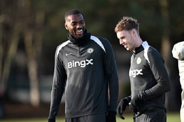 Tosin đã xuất hiện trên sân tập Chelsea.