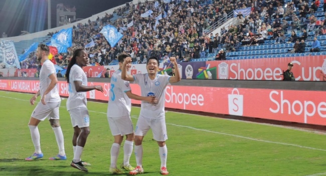 Ảnh bài viết Nam Định nhất bảng, fan Đông Nam Á thán phục