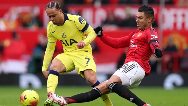 Ảnh bài viết Ferdinand nghi tầm vóc Carrick, khuyên MU giữ Casemiro