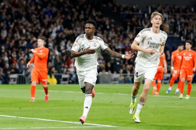 Ảnh bài viết Vinicius lập cú đúp 11m, Real vượt mặt Barca chiếm ngôi đầu La Liga