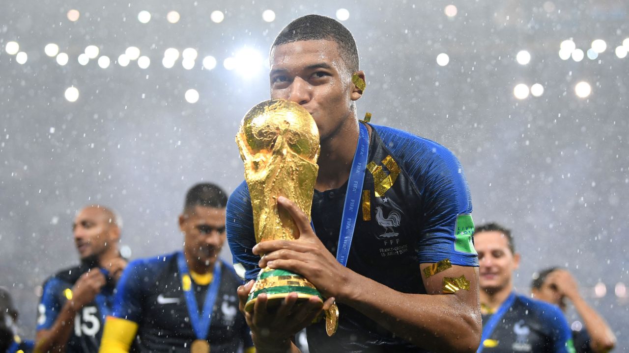 Mbappe giúp Pháp lần thứ 2 vô địch World Cup.