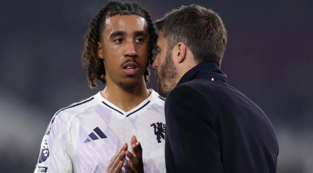 Carrick mềm mỏng hơn trong cách quản lý nhân sự.