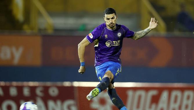 Cầu thủ nhập tịch Đỗ Hoàng Hên.