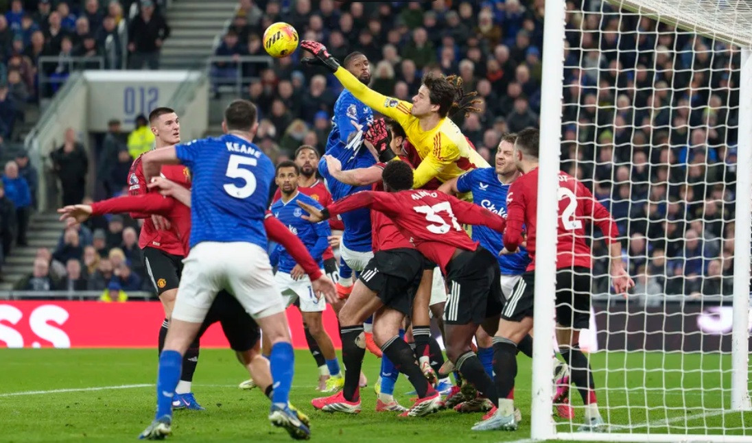 Ảnh bài viết Thủ môn M.U chỉ cách trị lối đá 'lấy thịt đè người' của Everton