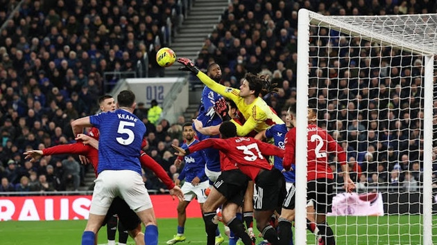 Ảnh bài viết Van der Sar khen Lammens khắc chế chiến thuật của Everton