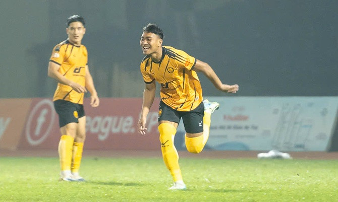 Ảnh bài viết Thanh Hóa tung thủ môn vào đá tiền đạo ở trận thua CAHN