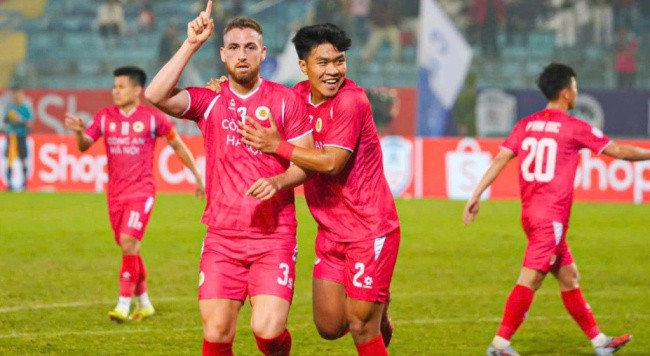 Ảnh bài viết Hai thái cực trái ngược giữa CAHN và Nam Định tại V.League