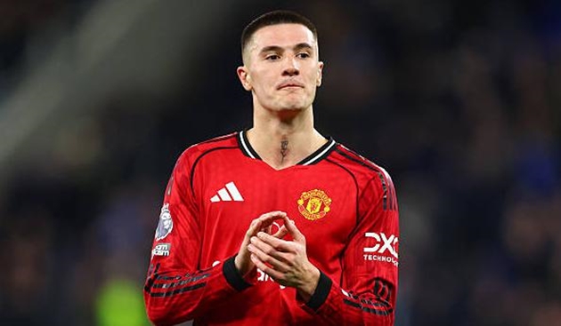 Benjamin Sesko đang dần tiến bộ tại Manchester United.