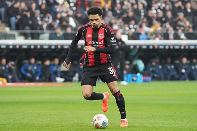 Ảnh bài viết Nnamdi Collins có gì khiến 4 ông lớn nước Anh mê mẩn?