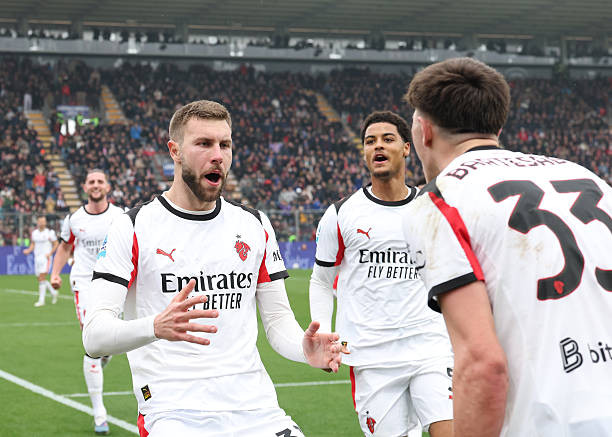 AC Milan giành trọn 3 điểm trước Inter.