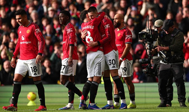 Ảnh bài viết Bruno Fernandes ca ngợi Sesko sau màn ngược dòng