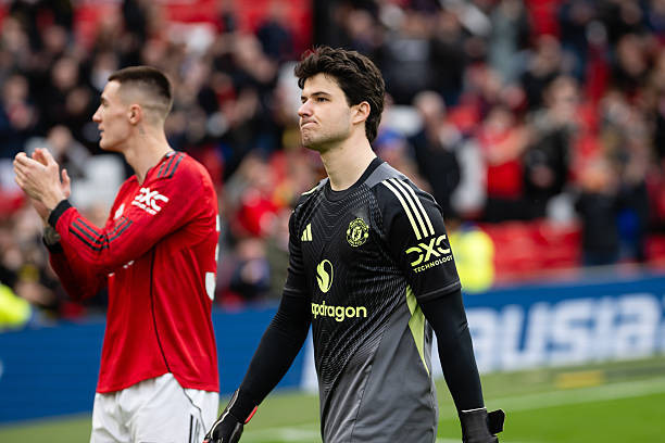 Senne Lammens - 7.1: Dù phải đối mặt với ánh nắng chói chang trong hiệp một, thủ thành này không thể lấy đó làm lý do ngụy biện cho pha đổ người chậm chạp ở bàn thua đầu tiên. Tuy nhiên, Lammens đã nhanh chóng xốc lại tinh thần, thể hiện sự chắc chắn và thi đấu suôn sẻ hơn rất nhiều trong khoảng thời gian còn lại.