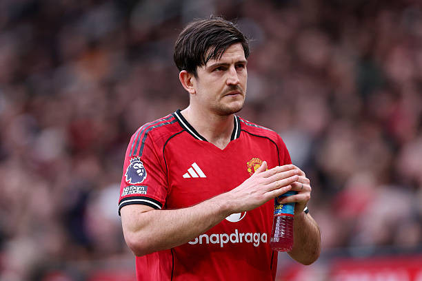 Harry Maguire - 7.0: Mùa giải năm nay, trung vệ người Anh luôn thể hiện đẳng cấp vượt trội mỗi khi ra sân. Rất khó để tìm ra một sai lầm đáng kể nào của Maguire kể từ ngày vị thuyền trưởng mới trở lại băng ghế chỉ đạo. Anh chính là định nghĩa hoàn hảo của một thủ lĩnh mẫu mực.