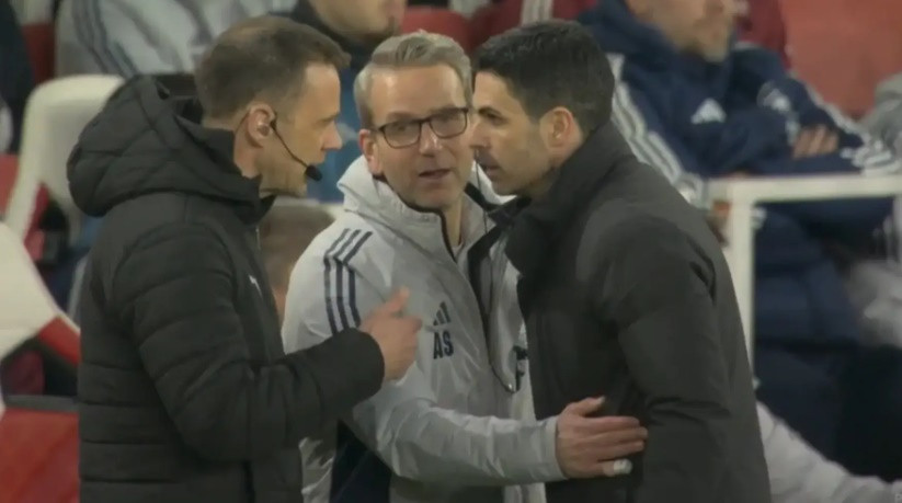 Quyết định của trọng tài khiến Arteta nổi giận.