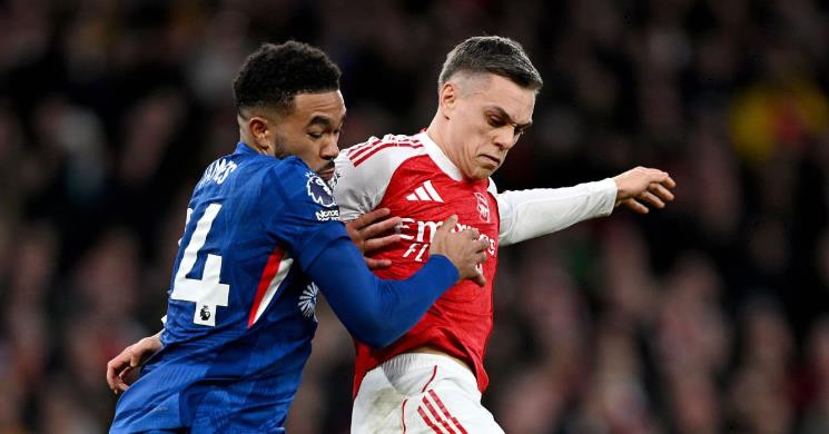 Leandro Trossard (6.8 điểm): Một màn trình diễn tệ hại. Ra quyết định khó hiểu khi cố rê dắt ngay trước vòng cấm đội nhà, thiếu quyết đoán trước khung thành và xử lý bóng cẩu thả. Không ngạc nhiên khi bị thay ra trước phút 60.

Viktor Gyokeres (6.9 điểm): Là điểm đến thường xuyên của các đợt tấn công nhờ khả năng di chuyển không biết mệt mỏi. Chơi trực diện và tích cực khi có bóng. Dù khâu dứt điểm chưa tốt nhưng đóng góp vào lối chơi chung là rất quan trọng.