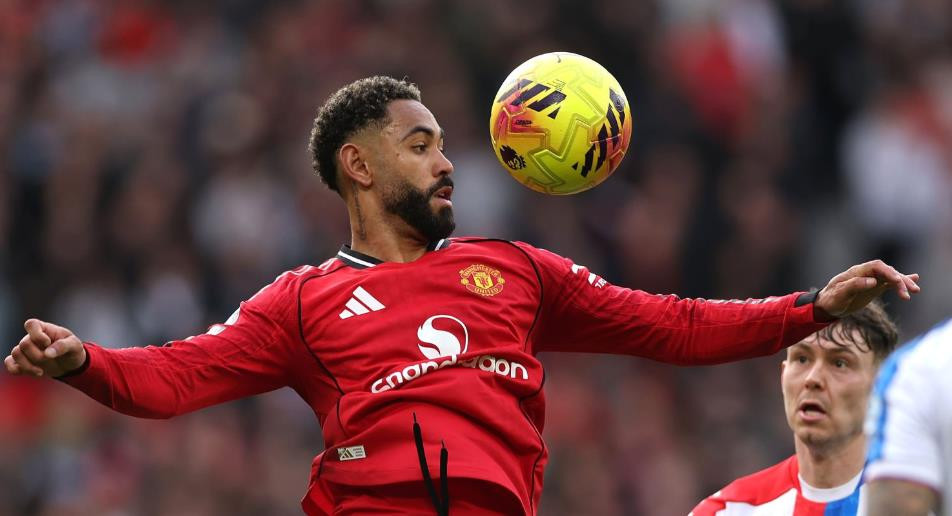 Cunha khiến hàng thủ Palace gặp nhiều khó khăn.