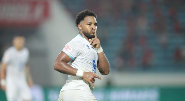 Ảnh bài viết Cắt tóc giải hạn, Xuân Son ghi bàn giúp Nam Định thắng kịch tính