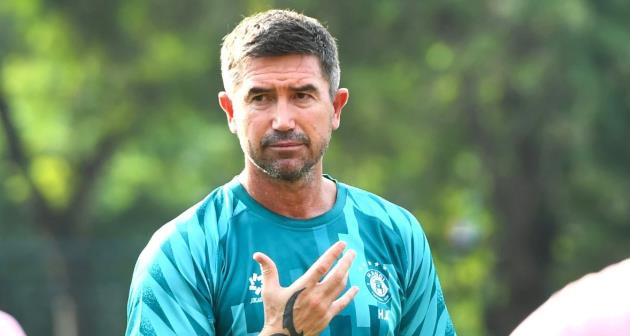 HLV Kewell thất vọng với công tác trọng tài.