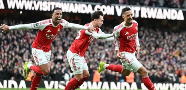 Arsenal lợi hại ở các pha bóng cố định.