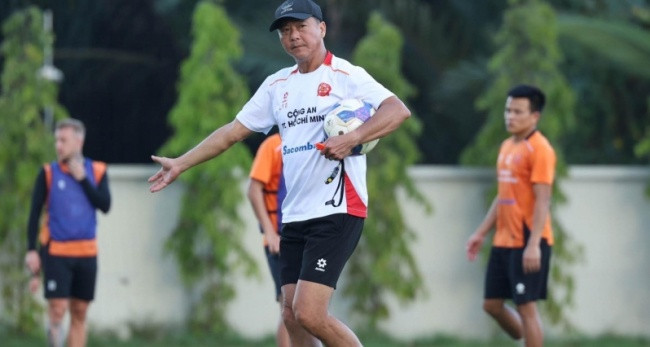 HLV Lê Huỳnh Đức không hài lòng về hàng công đội nhà.