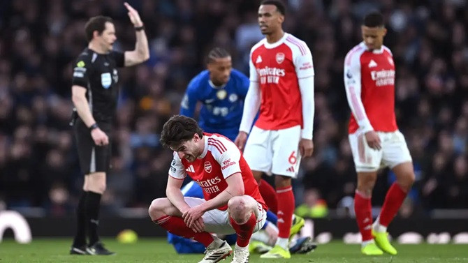 Nỗ lực phòng ngự khiến Rice bị đau.