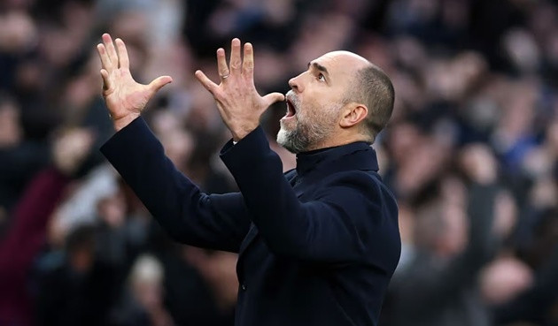 Tudor chưa thể vực dậy Tottenham.