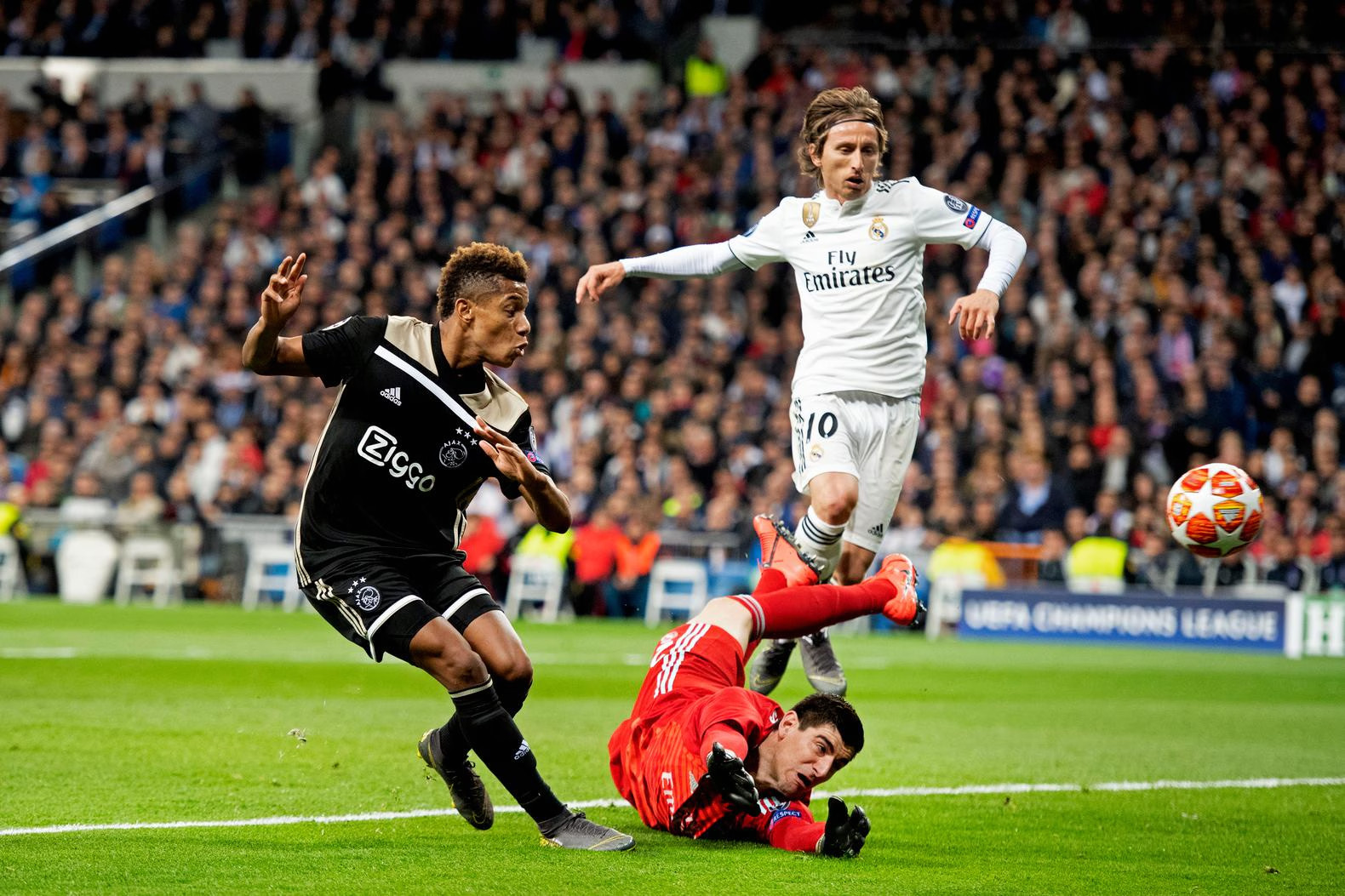 Cú sốc khiến cả châu Âu chết lặng.