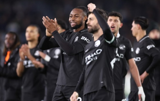 Man City thắng Leeds.