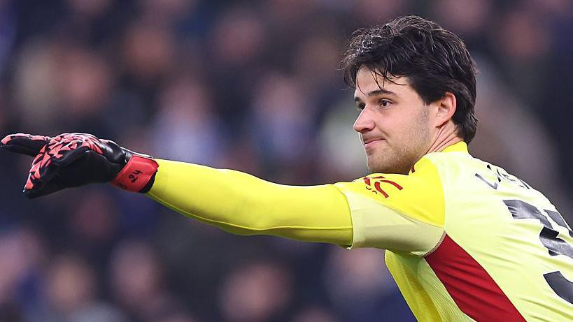 Senne Lammens mang đến sự an tâm tuyệt đối nơi khung gỗ MU.