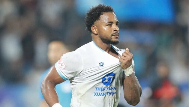 Xuân Son hạnh phúc khi phá lưới Ninh Bình.