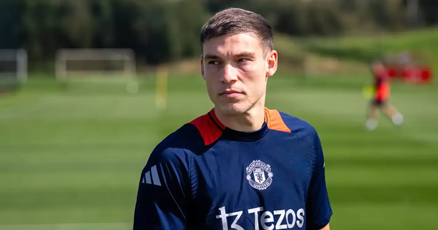 Ugarte gặp khó trong việc cạnh tranh vị trí ở Man Utd.