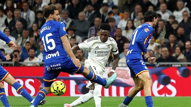 Vinicius Junior bất lực trước hàng thủ Getafe.