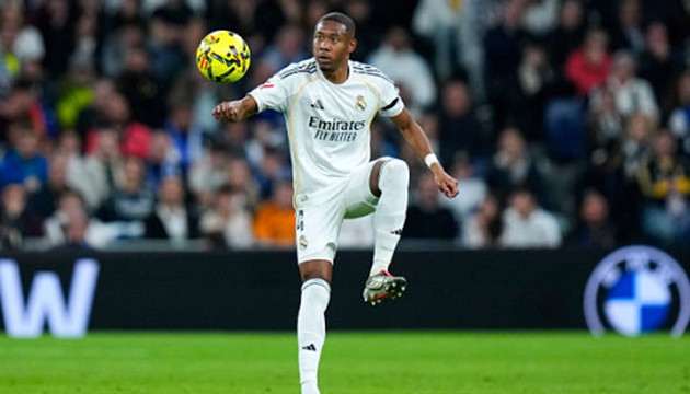 Trung vệ: David Alaba – 6.3 điểm Dù đã qua thời kỳ đỉnh cao và vẫn đang nỗ lực lấy lại thể trạng tốt nhất, Alaba đã chơi tròn vai ở mức trung bình. Anh có một vài tình huống can thiệp kịp thời nhưng chưa đủ để tạo ra sự an tâm tuyệt đối trước khi rời sân nhường chỗ cho Dean Huijsen trong hiệp hai.