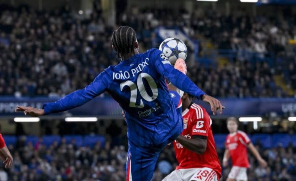 Joao Pedro cũng từng lĩnh thẻ đỏ ở cuộc chạm trán Benfica.