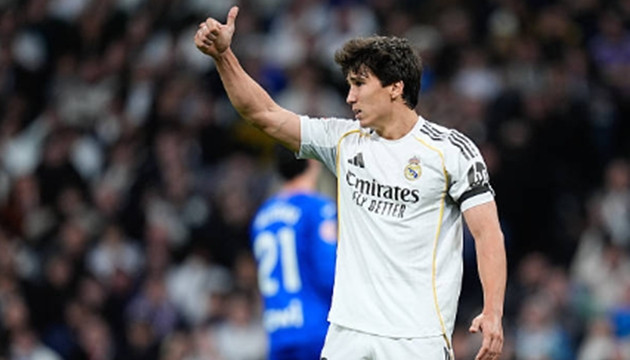 Tiền đạo cắm: Gonzalo Garcia – 6.3 điểm Tiếp tục là một trận đấu đáng thất vọng của Garcia ở vị trí mũi nhọn. Anh chạy chỗ không có mục đích rõ ràng và thường xuyên để lỡ nhịp trong các pha tạt bóng của đồng đội. Màn trình diễn này cho thấy tài năng trẻ này vẫn chưa đủ bản lĩnh để thay thế các đàn anh trong những trận cầu bế tắc.