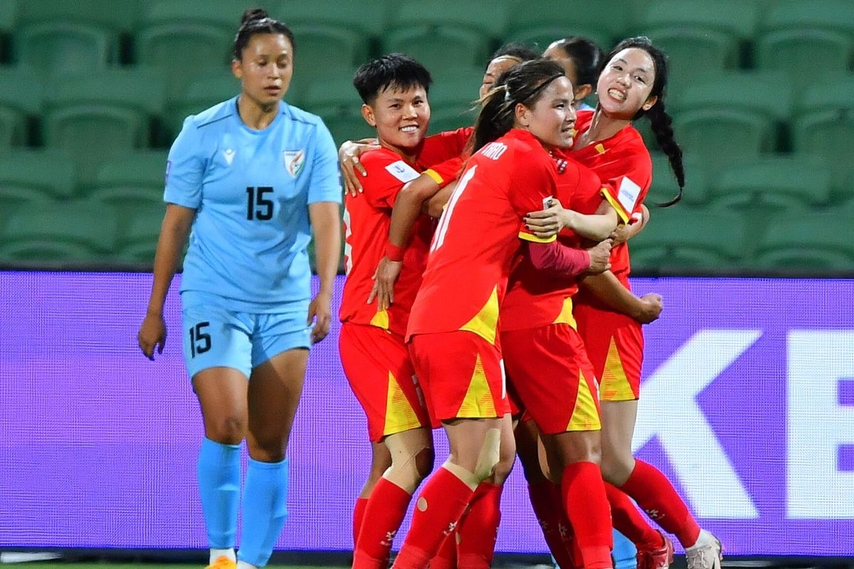 Ảnh bài viết Vạn Sự chói sáng, ĐT nữ Việt Nam hạ Ấn Độ phút bù giờ