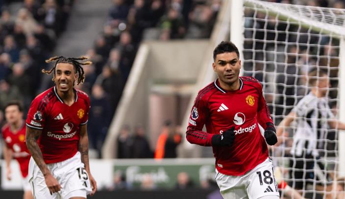 Bàn gỡ hòa của Casemiro là không đủ.