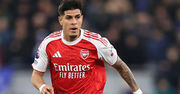 Arsenal chuẩn bị chi tiền mua đứt Hincapie từ Leverkusen.