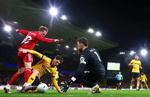 Ảnh bài viết Arne Slot và cuộc đấu trí 72 giờ tại Molineux