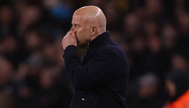 Ảnh bài viết Tái đấu Wolves, Slot nhận cảnh báo sa thải