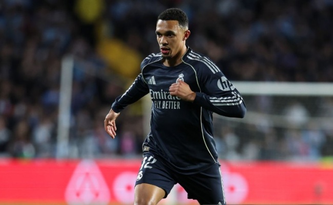 Trent Alexander-Arnold mắc sai lầm.