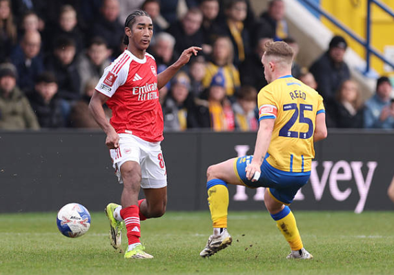 Arsenal tung rất nhiều cầu thủ trẻ vào sân ở vòng đấu này.