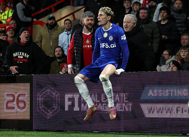 Alejandro Garnacho - 7 điểm: Có lẽ là cầu thủ chơi chói sáng nhất của Chelsea tại Wrexham. Anh chính là người tạo ra sức ép dẫn đến bàn mở tỷ số, đóng vai trò một trạm luân chuyển bóng đầy nhiệt huyết, thể hiện nguồn thể lực dồi dào với những pha bứt tốc mạnh mẽ vào cuối thời gian thi đấu chính thức. Bước vào hiệp phụ, cựu sao Manchester United đã tự điền tên mình lên bảng tỷ số.