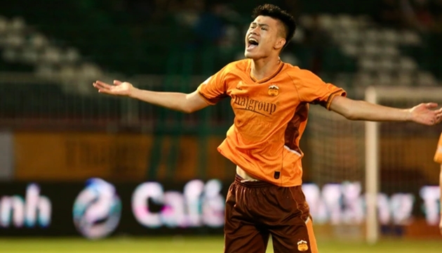 Ảnh bài viết Trung vệ 1m95 Đinh Quang Kiệt sáng cửa dự giải Trung Quốc