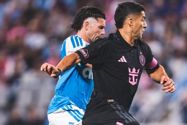 Luis Suarez và các đồng đội không thể đánh bại Charlotte.