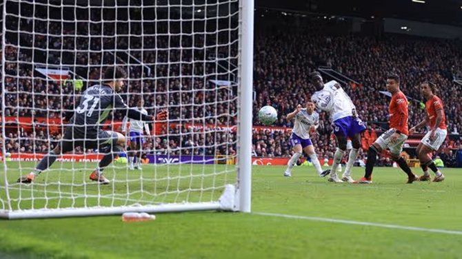 Ảnh bài viết Clattenburg khẳng định VAR xử lý đúng ở bàn thua của MU