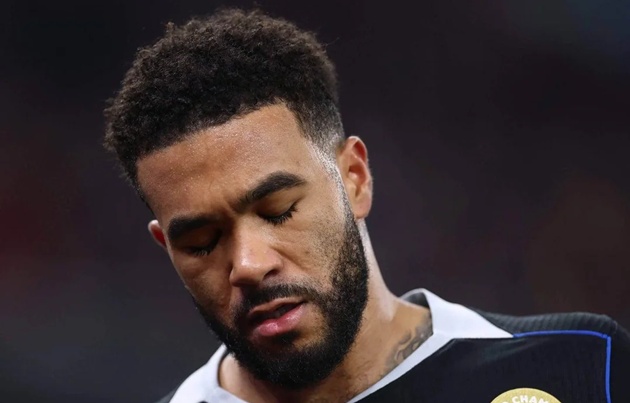 James dính chấn thương gân kheo.