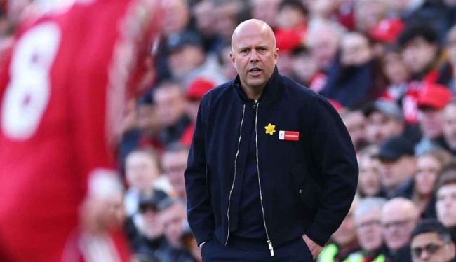 Ảnh bài viết Carragher cảnh báo Arne Slot về sự quay lưng của fan Liverpool